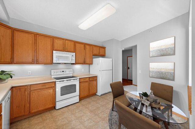 1900 Rush Lake Trail 232, New Brighton, MN 55112