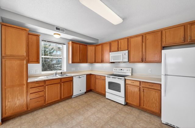 1900 Rush Lake Trail 232, New Brighton, MN 55112