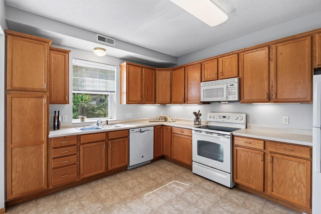 1900 Rush Lake Trail 232, New Brighton, MN 55112 — photo 4