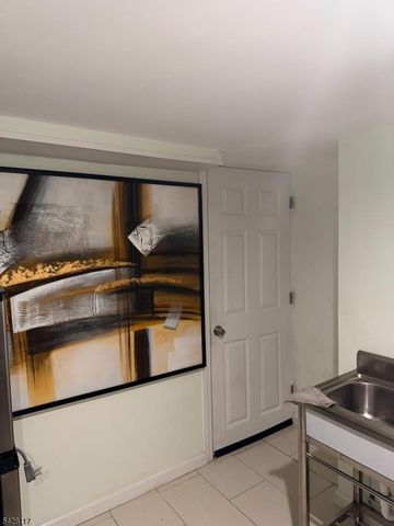 627 w 3rd, Plainfield City, NJ 07060