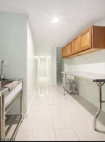 627 w 3rd, Plainfield City, NJ 07060