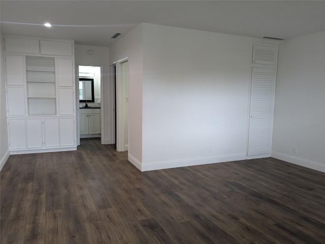 815 Middle River Drive 215, Fort Lauderdale, FL 33304