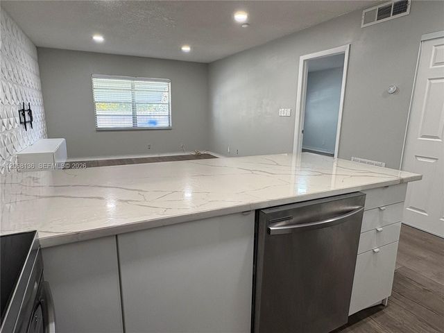 1520 Mckinley Street 108E, Hollywood, FL 33020