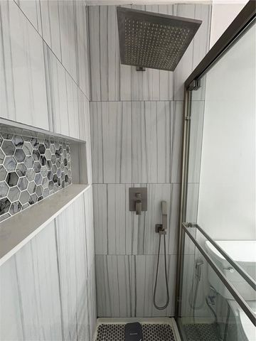 1520 Mckinley Street 108E, Hollywood, FL 33020