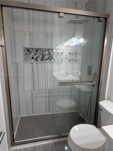 1520 Mckinley Street 108E, Hollywood, FL 33020