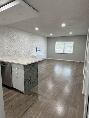 1520 Mckinley Street 108E, Hollywood, FL 33020