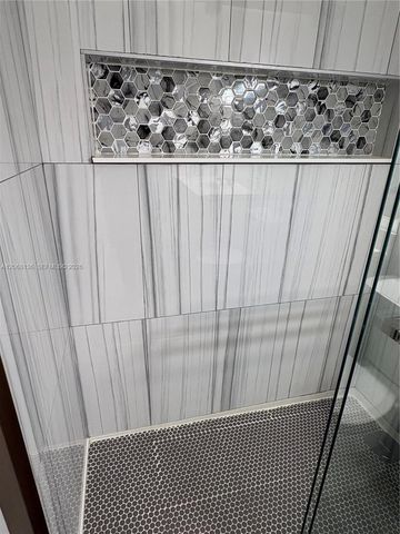 1520 Mckinley Street 108E, Hollywood, FL 33020
