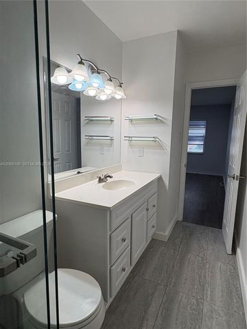 1520 Mckinley Street 108E, Hollywood, FL 33020