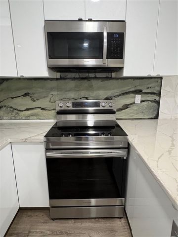 1520 Mckinley Street 108E, Hollywood, FL 33020