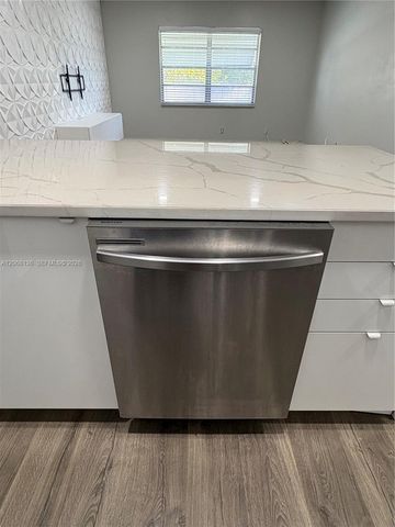 1520 Mckinley Street 108E, Hollywood, FL 33020