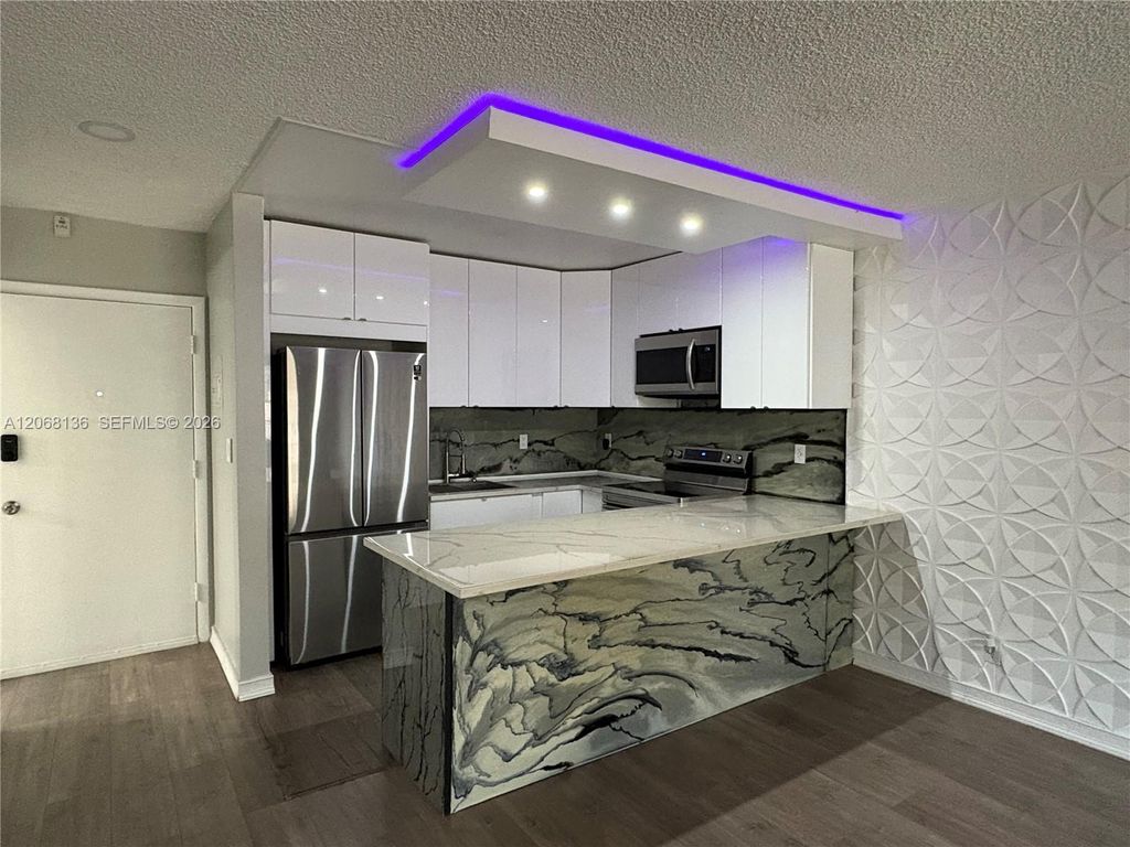 1520 Mckinley Street 108E, Hollywood, FL 33020