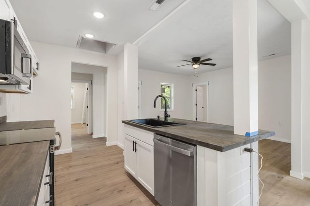 1030 W Chase Street, Springfield, MO 65803