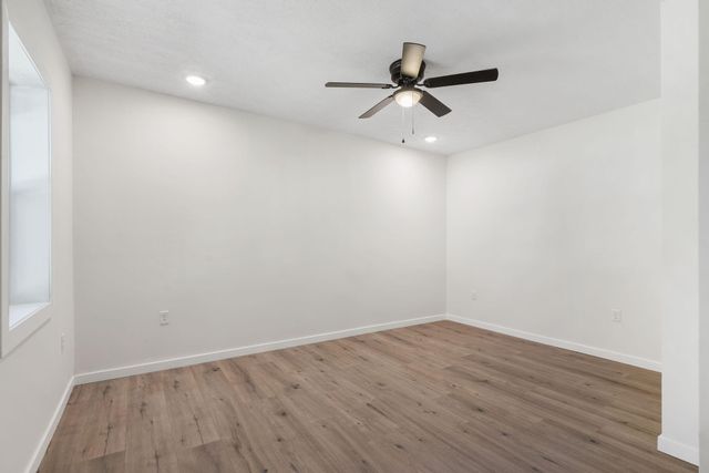 1030 W Chase Street, Springfield, MO 65803