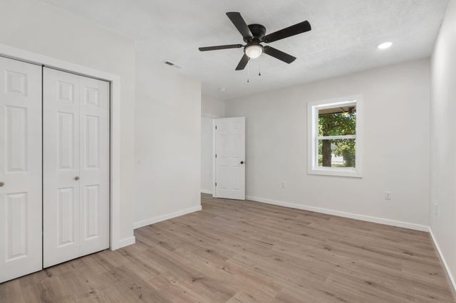 1030 W Chase Street, Springfield, MO 65803