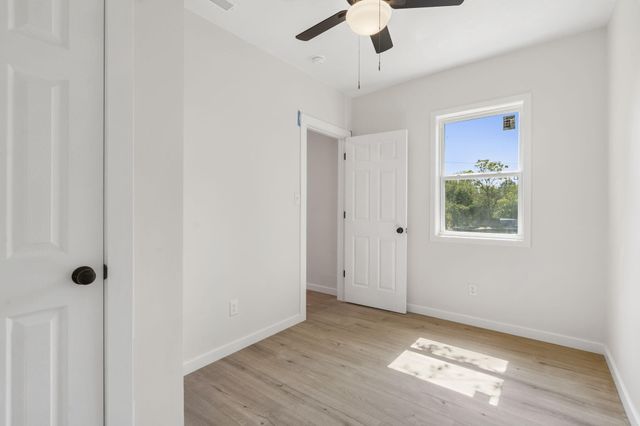 1030 W Chase Street, Springfield, MO 65803