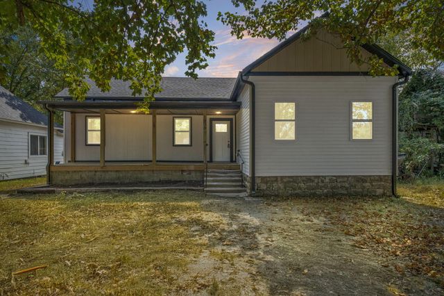 1030 W Chase Street, Springfield, MO 65803