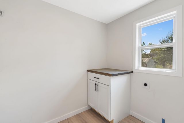 1030 W Chase Street, Springfield, MO 65803