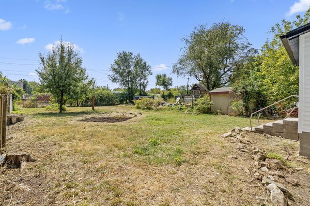 1030 W Chase Street, Springfield, MO 65803