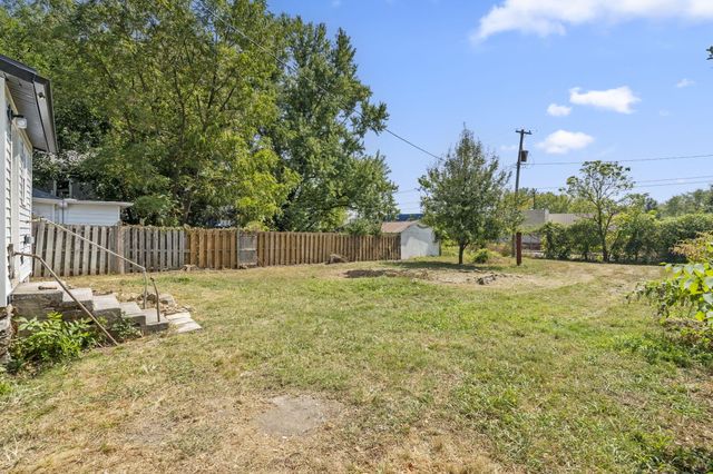 1030 W Chase Street, Springfield, MO 65803