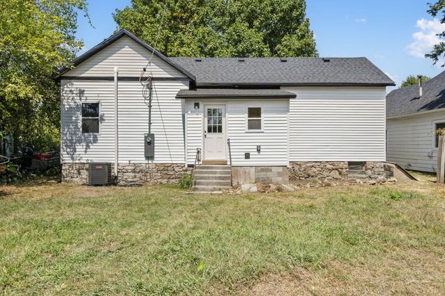 1030 W Chase Street, Springfield, MO 65803