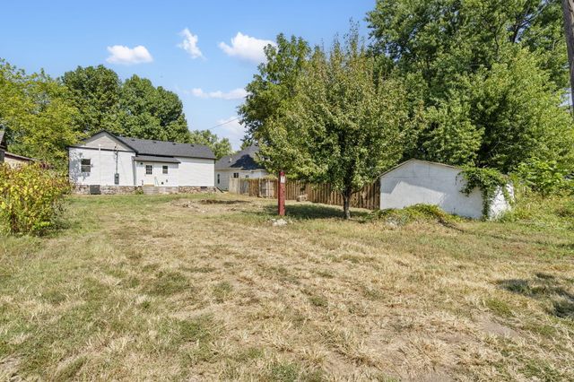 1030 W Chase Street, Springfield, MO 65803