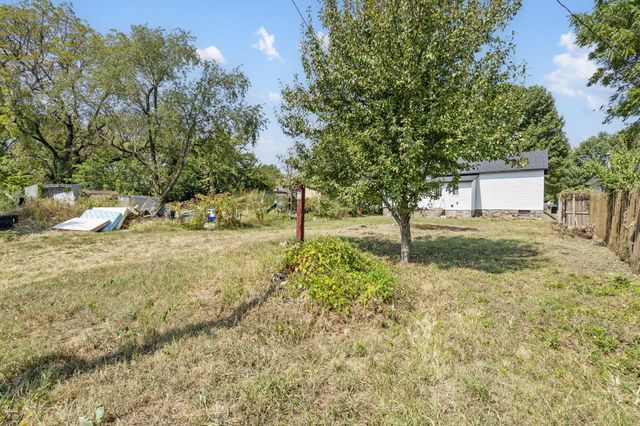 1030 W Chase Street, Springfield, MO 65803