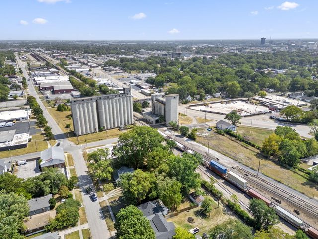 1030 W Chase Street, Springfield, MO 65803