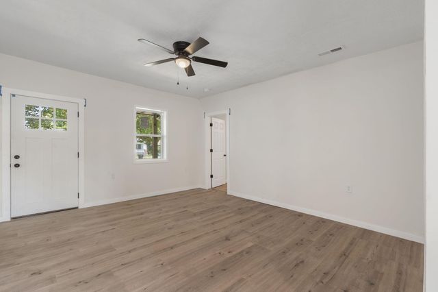 1030 W Chase Street, Springfield, MO 65803