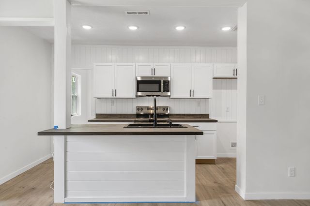 1030 W Chase Street, Springfield, MO 65803