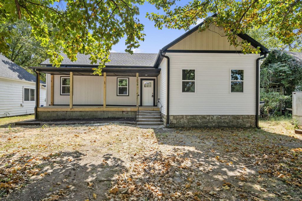 1030 W Chase Street, Springfield, MO 65803