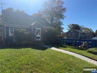 54 Highland Avenue, Bergenfield, NJ 07621