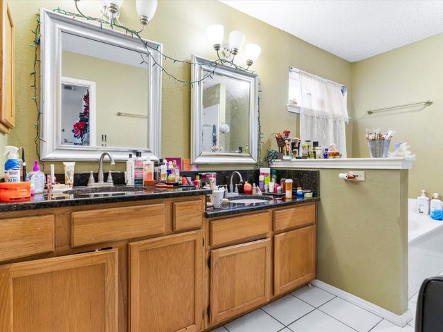 1115 Middlebury Lane, Euless, TX 76040