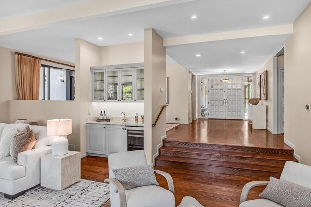 10 Mansion Court 713, Menlo Park, CA 94025