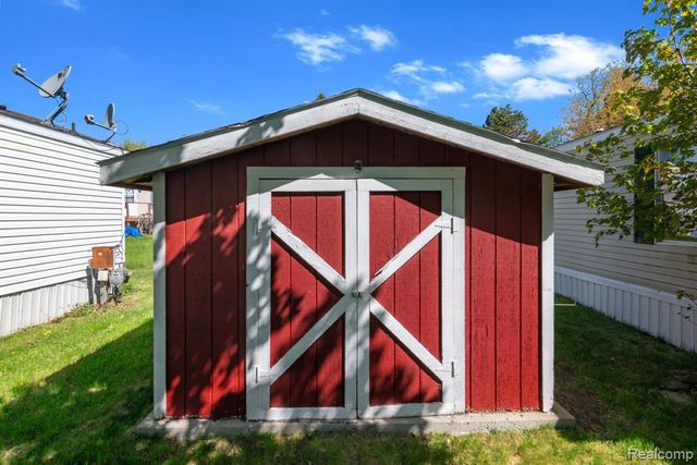 351 North Squirrel Rd, Auburn Hills, MI 48326