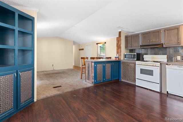 351 North Squirrel Rd, Auburn Hills, MI 48326