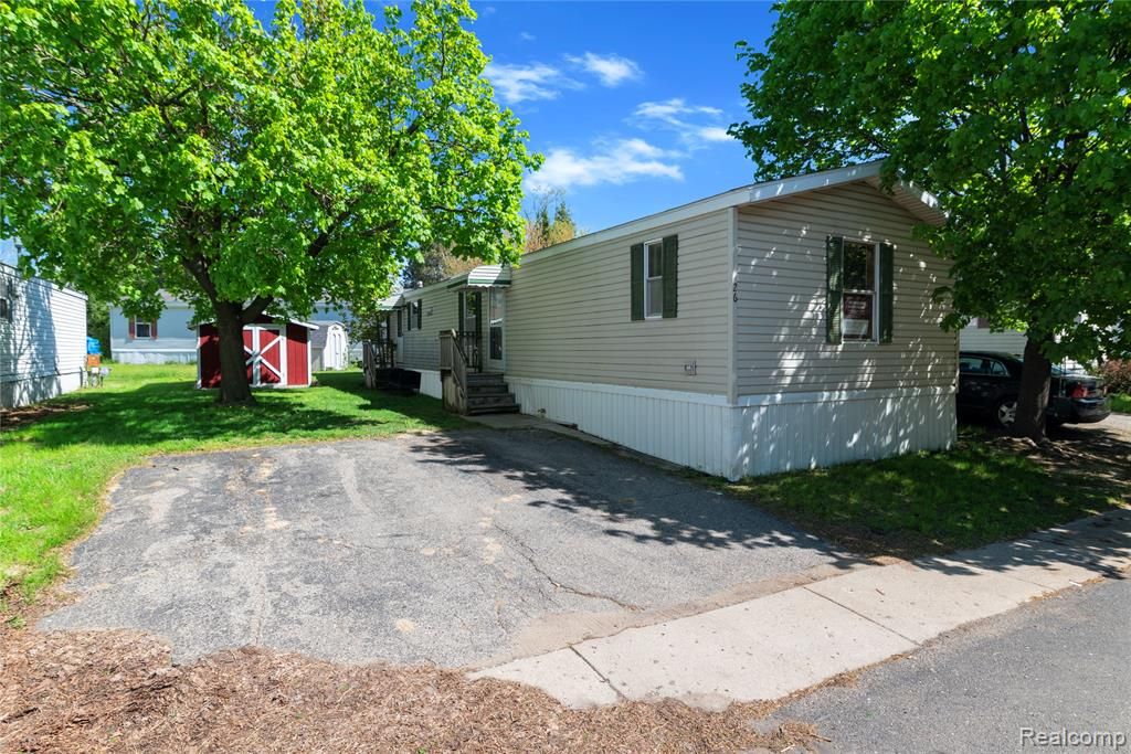 351 North Squirrel Rd, Auburn Hills, MI 48326