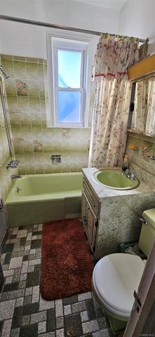 7854 75th Street, Glendale, NY 11385