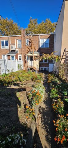 7854 75th Street, Glendale, NY 11385