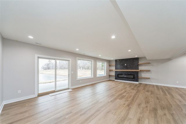 4732 144th Street, Urbandale, IA 50323