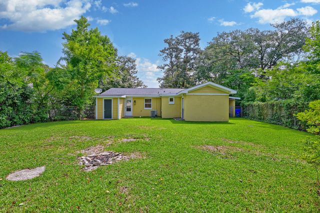 5 Briarcliff Drive, Charleston, SC 29407