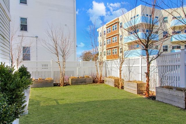 10 Berkley Rd A, Hull, MA 02045