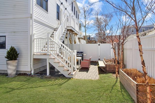 10 Berkley Rd A, Hull, MA 02045