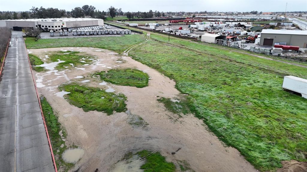 Image 1 of property listing at 4397 N Golden State Boulevard, Fresno, CA 93722