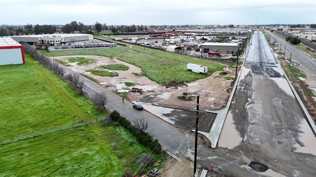 Image 10 of property listing at 4397 N Golden State Boulevard, Fresno, CA 93722