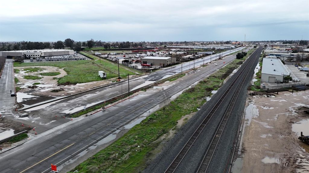 Image 5 of property listing at 4397 N Golden State Boulevard, Fresno, CA 93722