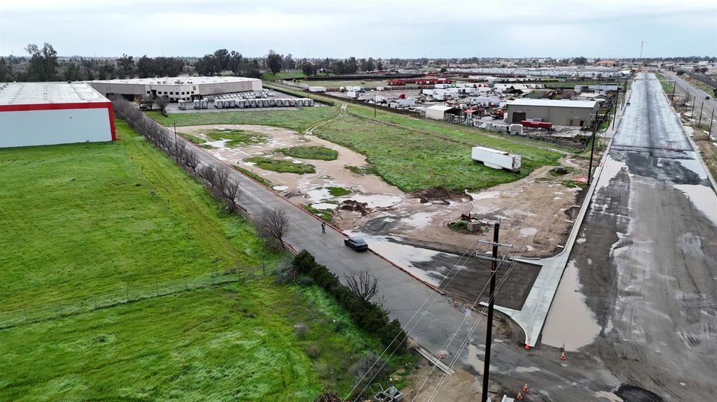 Image 8 of property listing at 4397 N Golden State Boulevard, Fresno, CA 93722