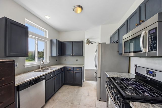 254 W Holly Court, Round Lake, IL 60073