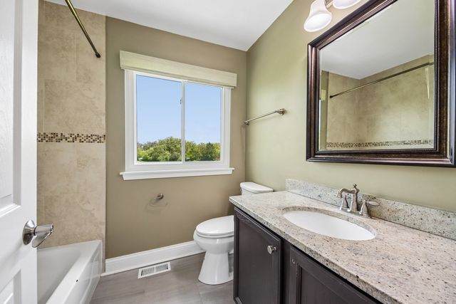 254 W Holly Court, Round Lake, IL 60073