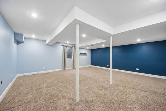 254 W Holly Court, Round Lake, IL 60073