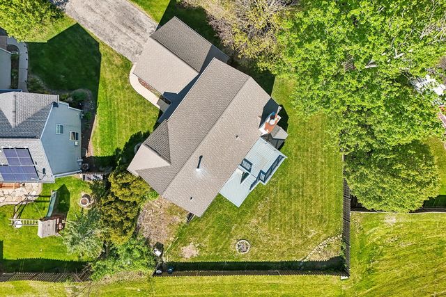 254 W Holly Court, Round Lake, IL 60073